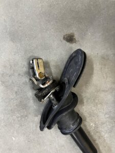 KRZYŻAK DRĄŻEK OSŁONA KOLUMNY KIEROWNICZEJ LAND ROVER DISCOVERY 5 L462