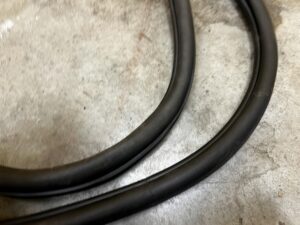 USZCZELKA DRZWI TYŁ TYLNYCH LEWY LEWA VOLKSWAGEN GOLF VIII HB EU