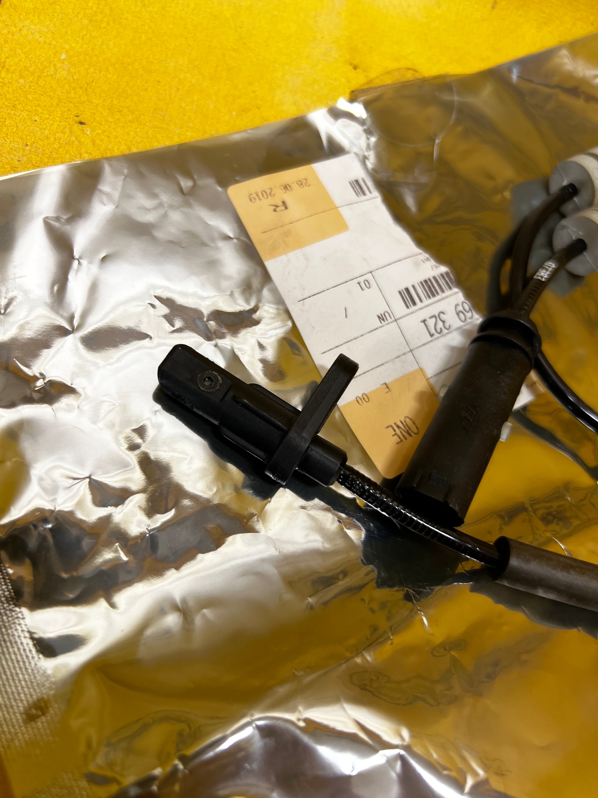 CZUJNIK PRĘDKOŚCI KOŁA PRZÓD ABS BMW 1 F20 3 F30 4 F32 F36 NOWY OEM
