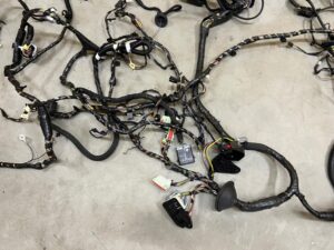 WIĄZKA KABINY SKRZYNKA BEZPIECZNIKÓW FORD KUGA MK2