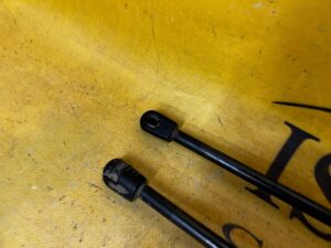 KOMPLET SIŁOWNIKI KLAPY BAGAŻNIKA FORD ESCAPE MK4