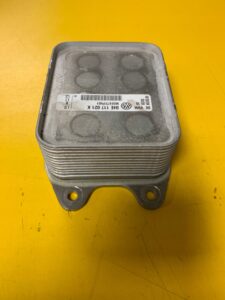 CHŁODNICA CHŁODNICZKA OLEJU SILNIKA AUDI VW SKODA