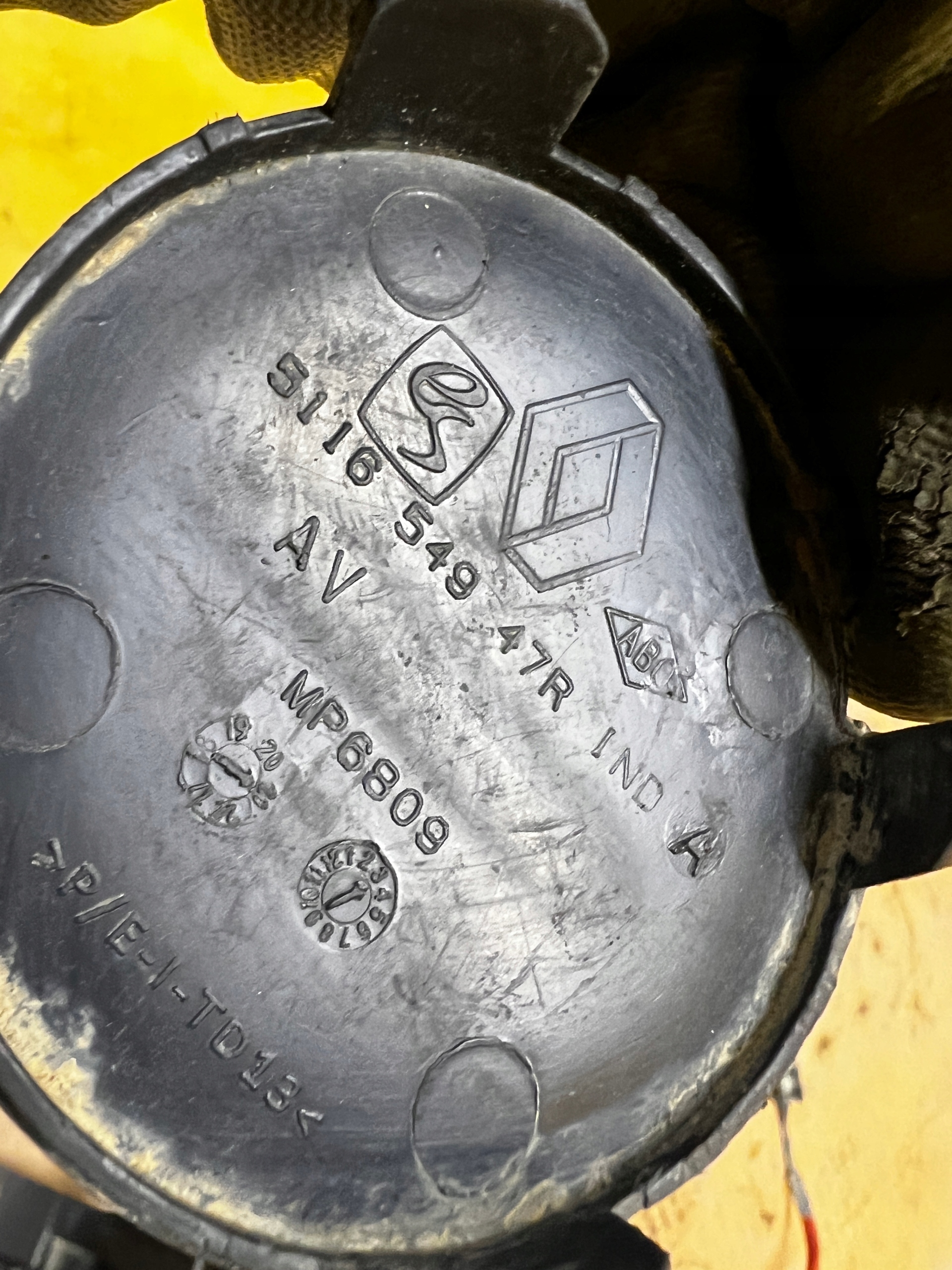 ZAŚLEPKA HAKA HOLOWNICZEGO ZDERZAKA PRZÓD DACIA DOKKER