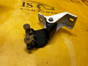 ROLKA DRZWI PRZESUWNYCH PROWADNICA ŚRODKOWA PRAWA DACIA DOKKER 369