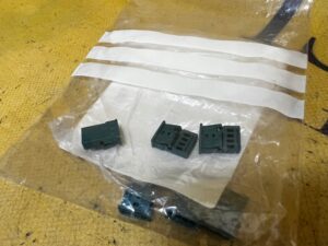 KPL UNIWERSALNA OBUDOWA GNIAZDO WTYCZKA KOŃCÓWKA ZŁĄCZA 4 PIN BMW NOWA OEM