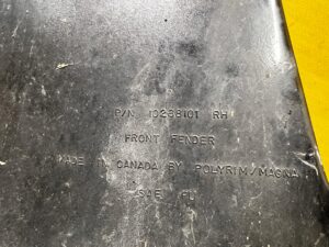 BŁOTNIK PRZÓD PRZEDNI PRAWY LISTWA CHEVROLET CORVETTE C5 97-04