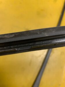 PRAWA LISTWA SZYBY CZOŁOWEJ PRZÓD KIA SORENTO III