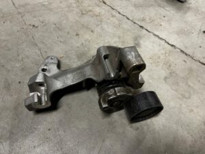 ŁAPA MOCOWANIE NAPINACZ ALTERNATORA RENAULT CAPTUR I 0.9 TCE