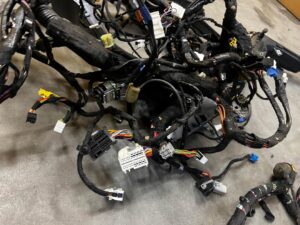 WIĄZKA INSTALACJA BEZPIECZNIKI KABINY INFINITI Q30