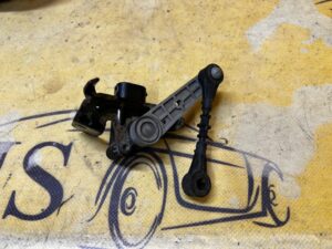 CZUJNIK POZIOMOWANIA ŚWIATEŁ TYŁ LEWY RANGE ROVER VELAR L560