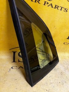 SZYBA KAROSERYJNA BŁOTNIKA TYŁ LEWY RENAULT CAPTUR I PRZEDLIFT 2014R