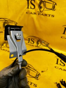 LINKA CIĘGNO RĄCZKA MASKI INFINITI Q70