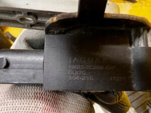 CZUJNIK POZIOMOWANIA ŚWIATEŁ TYŁ PRAWY RANGE ROVER VELAR L560