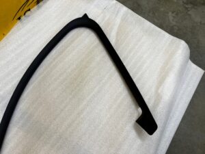 OSŁONA RAMKA LISTWA DRZWI PRZÓD PRAWY PRAWA BMW X1 F48 NOWA OEM