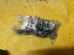 4 X ŚRUBA KOLUMNY KIEROWNICY BMW X5 E70 F15 X6 E71 F16 1 E81 3 E90 E91 NOWA