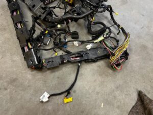 WIĄZKA INSTALACJA BEZPIECZNIKI KABINY INFINITI Q30