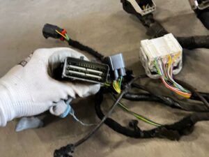 OKABLOWANIE WIĄZKA KOMORY SILNIKA FORD ESCAPE MK4 1.5 EB