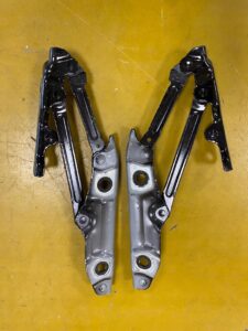 ZAWIASY KLAPY BAGAŻNIKA LEWY PRAWY INFINITI Q50