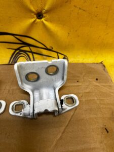 KOMPLET ZAWIASY DRZWI GÓRNY DOLNY DACIA SANDERO III 2023R