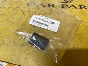 GUMA ZAŚLEPKA OSŁONA ZAKRYWAJĄCA GÓRNĄ RAMĘ BMW Z3 NOWA OEM