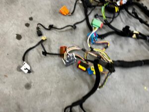 WIĄZKA INSTALACJA DESKI KONSOLI PEUGEOT 308 II T9