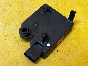 RADAR DISTRONIC CZUJNIK PRĘDKOŚCI ACC ZDERZAKA TYŁ TESLA MODEL 3 PRZEDLIFT