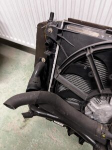 KOMPLET CHŁODNIC WENTYLATOR CHŁODNICA JAGUAR XJ X351 3.0D