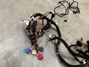 INSTALACJA WIĄZKA OKABLOWANIE DESKI KONSOLI AUDI Q5