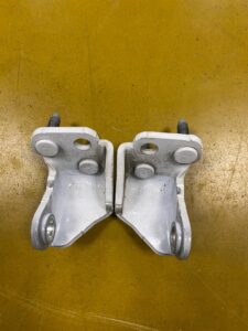 ZAWIASY DRZWI LEWY TYŁ FORD KUGA MK2