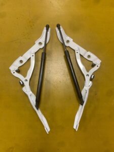 SIŁOWNIKI ZAWIASY TYLNEJ KLAPY BAGAŻNIKA BMW F22