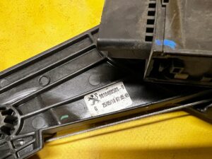 MECHANIZM PODNOŚNIK SZYBY TYŁ LEWY PEUGEOT 3008 II