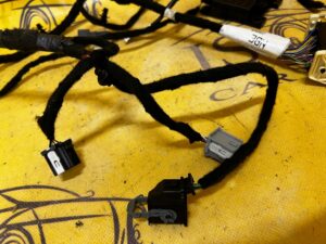 WIĄZKA TUNELU ŚRODKOWEGO FORD KUGA MK3 ESCAPE USA