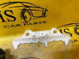 UCHWYT MOCOWANIE KURTYNY PRZÓD PRAWY DACIA SANDERO III 2023R