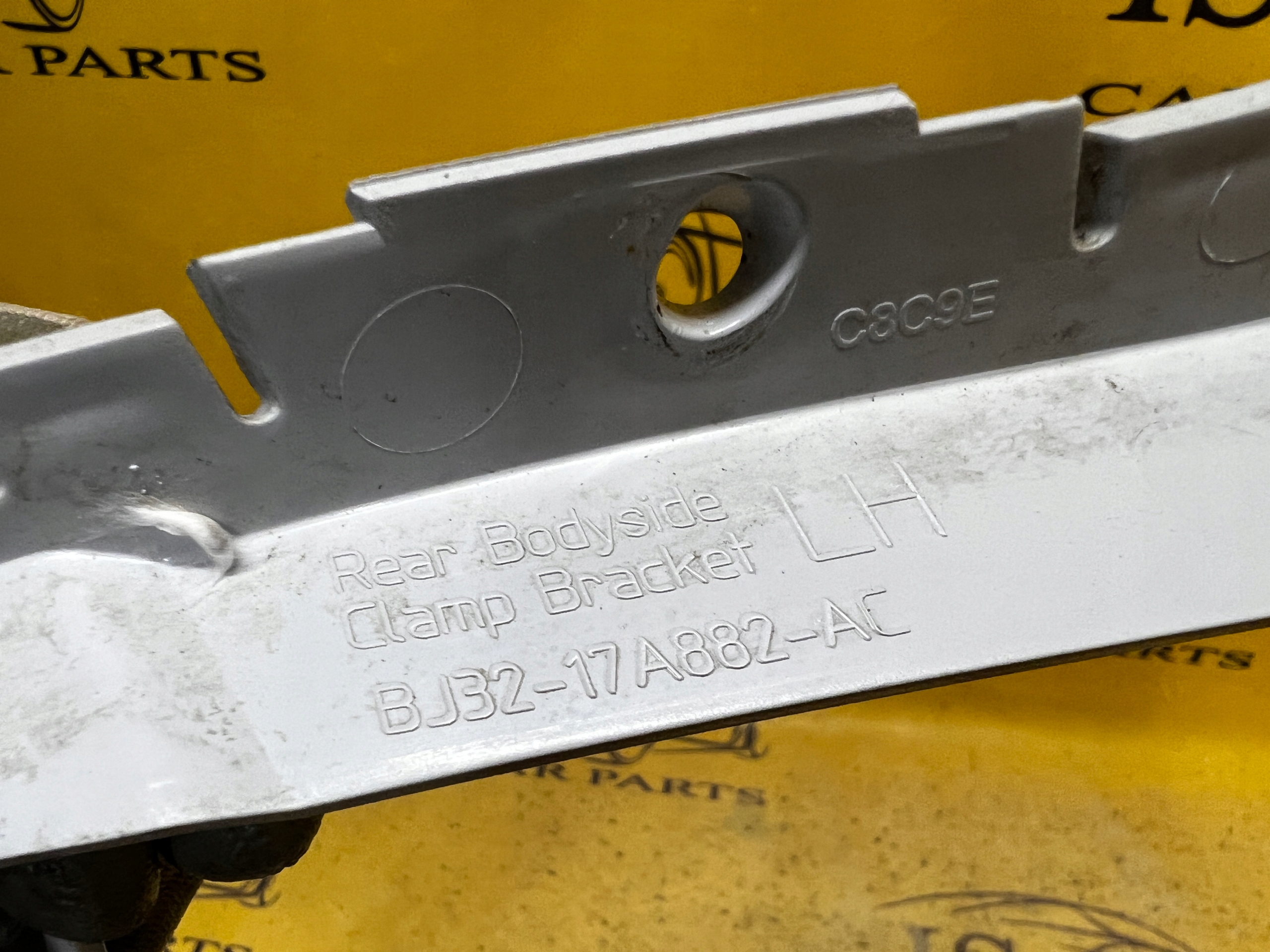 ŚLIZG MOCOWANIE ZDERZAKA TYŁ LEWY RANGE ROVER EVOQUE L538 3 DRZWI