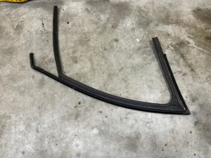 USZCZELKA SZYBY DRZWI PRZÓD LEWY DACIA SANDERO III JOGGER