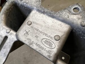 WSPORNIK BLACHA MOCOWANIE LAND ROVER DISCOVERY 5 V L462