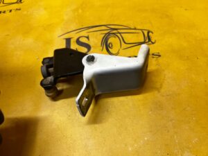 ROLKA DRZWI PRZESUWNYCH PROWADNICA ŚRODKOWA PRAWA DACIA DOKKER 369