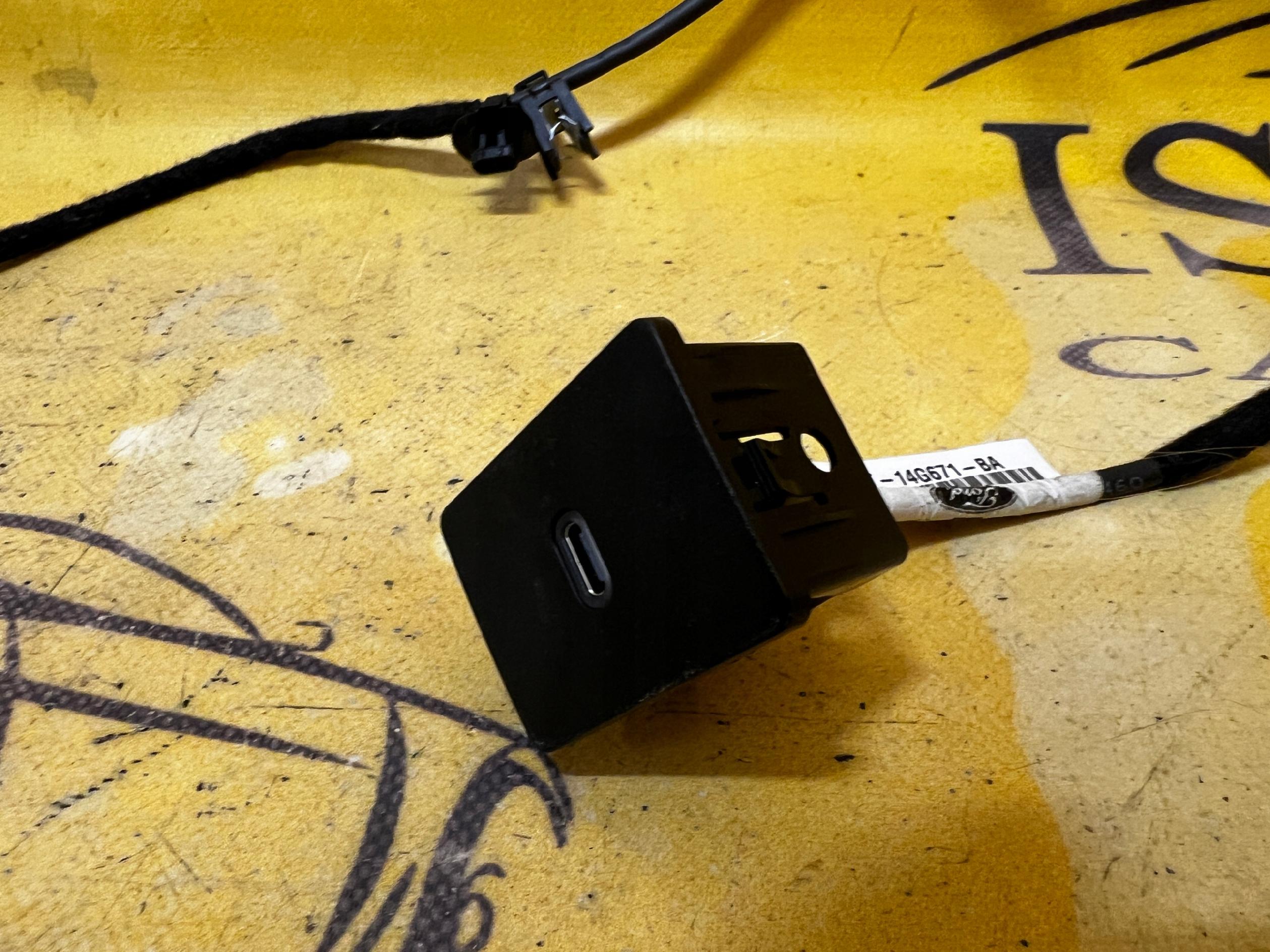 PRZEWÓD WEJŚCIE USB FORD KUGA MK3 ESCAPE MK4 USA