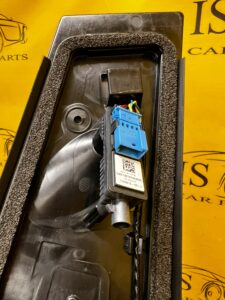 SZKLANY SŁUPEK OSŁONA SŁUPKA B KAMERA BOCZNA PRAWY TESLA MODEL 3 PRZEDLIFT