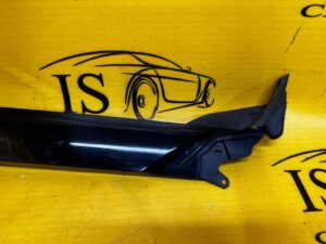 LISTWA SZYBY CZOŁOWEJ PRZÓD PRAWA RANGE ROVER VELAR L560