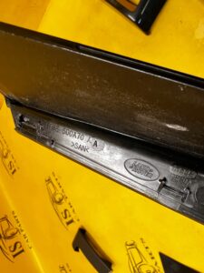 OSŁONA LISTWA SŁUPKA D TYŁ PRAWY PRAWA LAND ROVER DISCOVERY 5 V L462