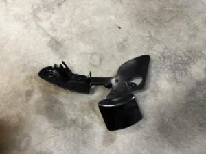 MOCOWANIE OSŁONY TARCZY HAMULCOWEJ PRZÓD PRAWY LAND ROVER DISCOVERY 5 L462