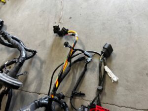 OKABLOWANIE WIĄZKA KOMORY SILNIKA FORD ESCAPE MK4 1.5 EB