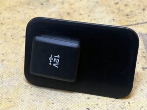 GNIAZDO ZAPALNICZKI 12V RANGE ROVER EVOQUE II L551