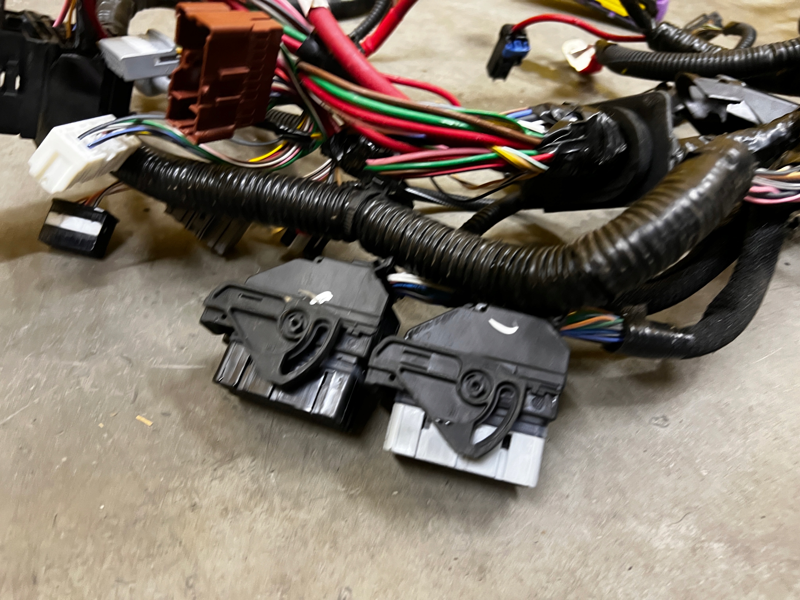 WIĄZKA SILNIKA DACIA SANDERO III 2023R 1.0 TCE LPG