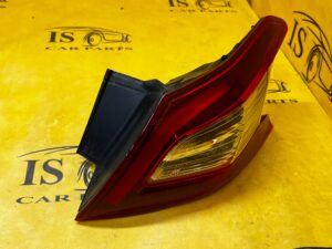 LAMPA TYŁ TYLNA PRAWY PRAWA W BŁOTNIK PEUGEOT 308 II T9 HB