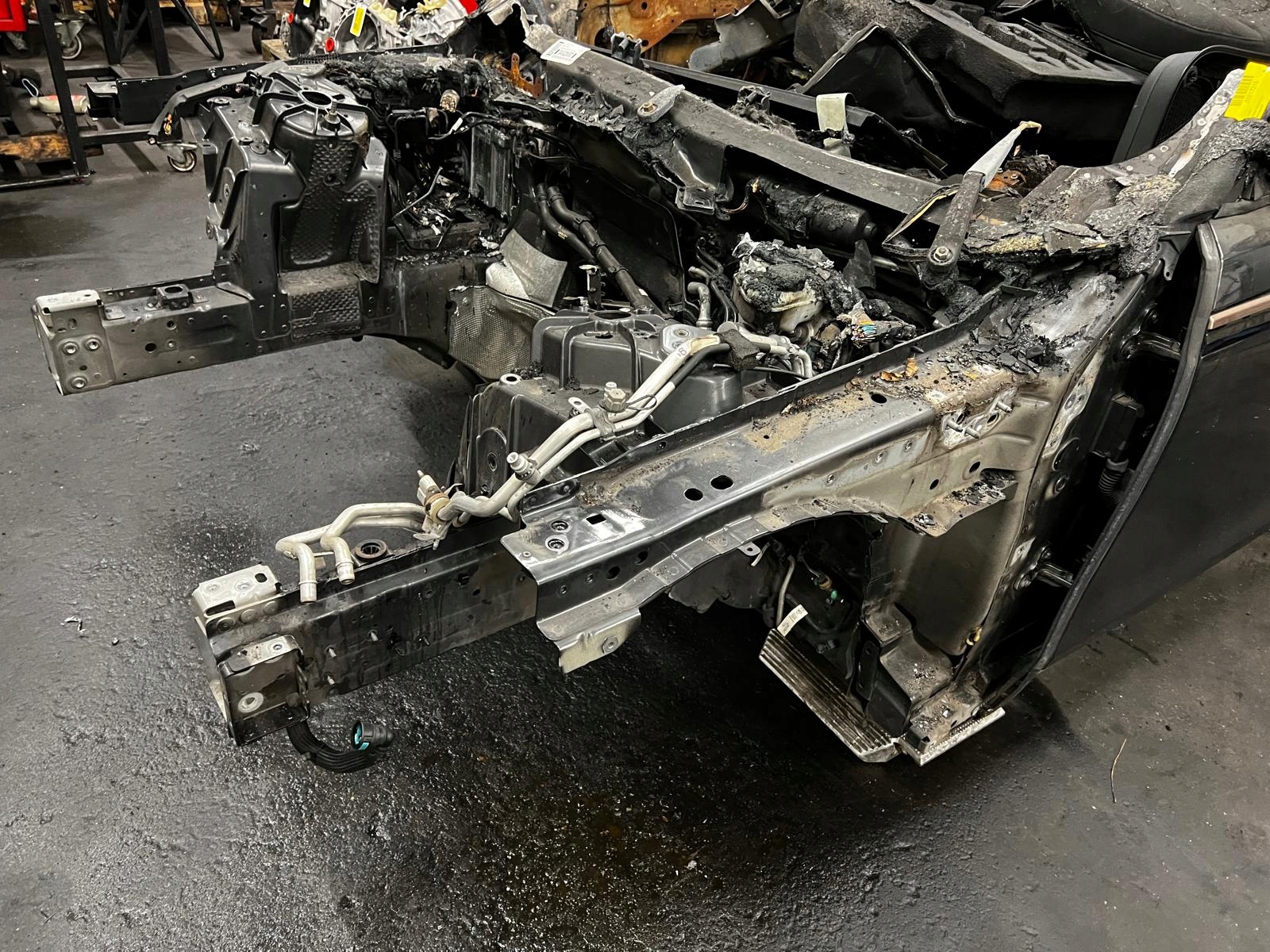 LEWY PRZÓD ĆWIARTKA PODŁUŻNICA FARTUCH PRÓG RANGE ROVER VELAR L560