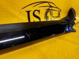 LISTWA SZYBY CZOŁOWEJ PRZÓD PRAWA RANGE ROVER VELAR L560