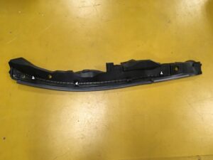 PRAW OSŁONA USZCZELKA LISTWA BŁOTNIKA INFINITI Q70