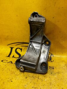 ŁAPA MOCOWANIE ALTERNATORA MERCEDES A45 S AMG W177